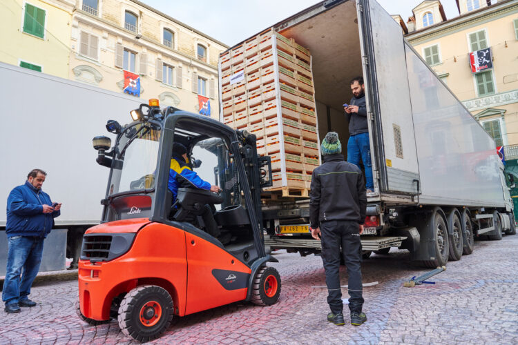 Stocks & distribution